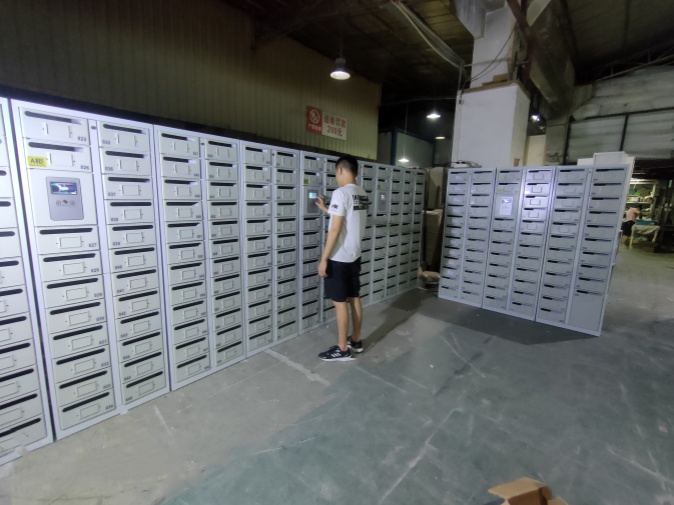 大連奧特萊斯連鎖高端商城，智能文件柜調(diào)試完成！